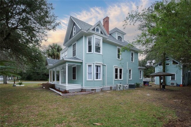 Building Photo - 735 E University Ave