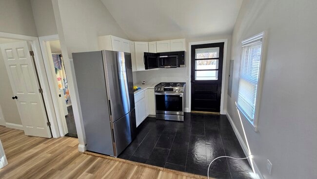 New Kitchen - 210 E Lakewood St Unit Rear