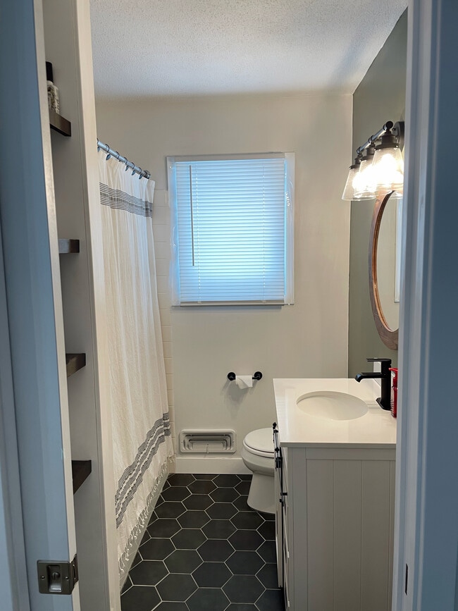 Photo - 3280 Lower 150th St W