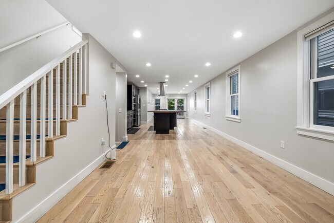 Photo - 571 Franklin St