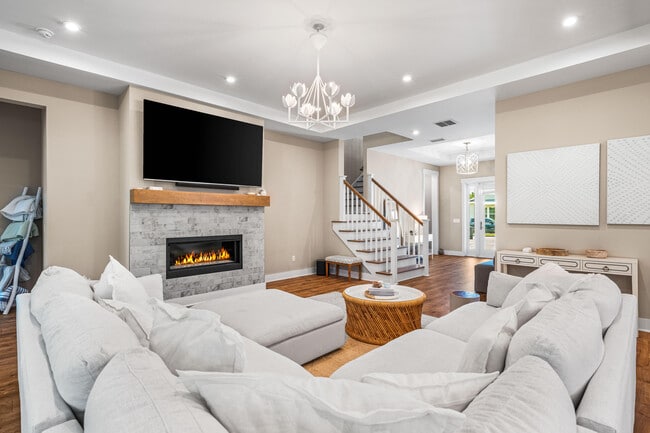 Photo - 360 Lafayette Rd Casa