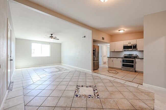 Photo - 3607 W La Salle St
