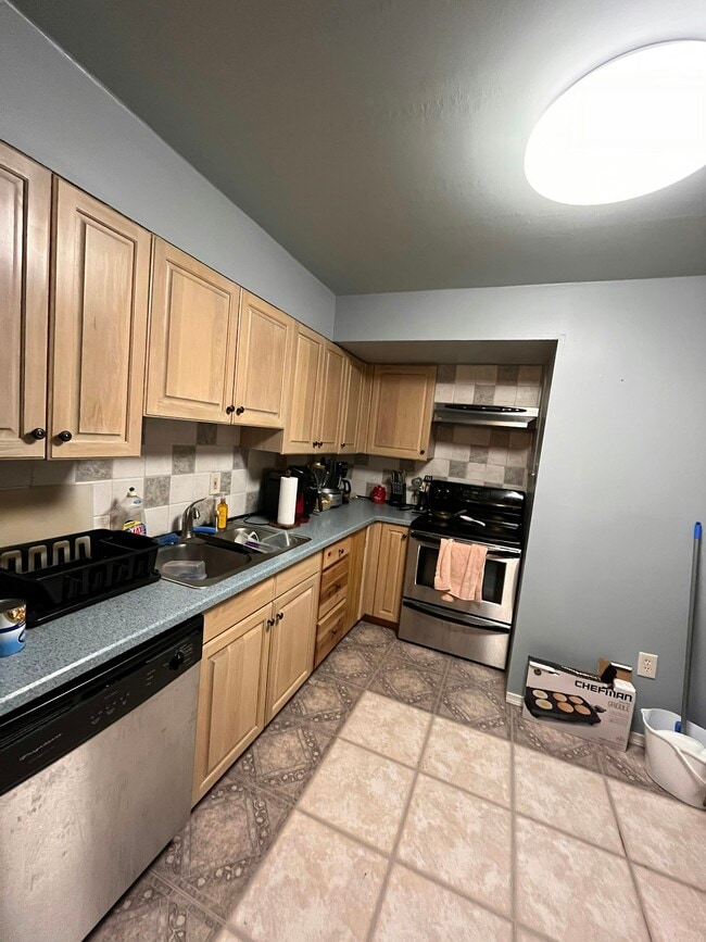 Building Photo - 220 Linden St Unit 307