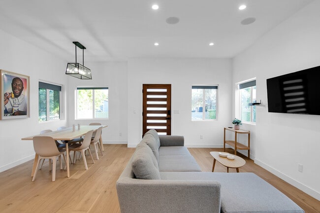 Photo - 8749 Cattaraugus Ave Unidad Main House - The Casa