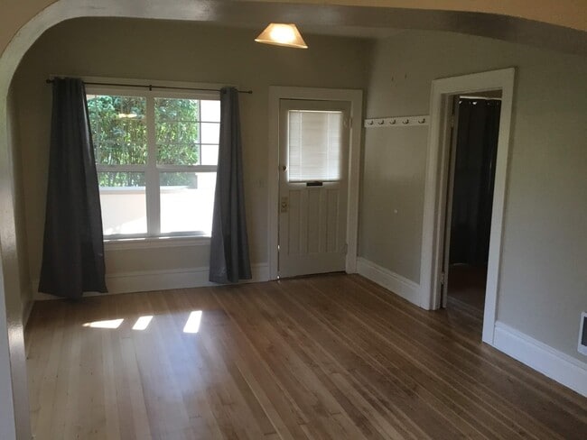 Photo - Great 2 Bedroom Bungalow Near Downtown and...