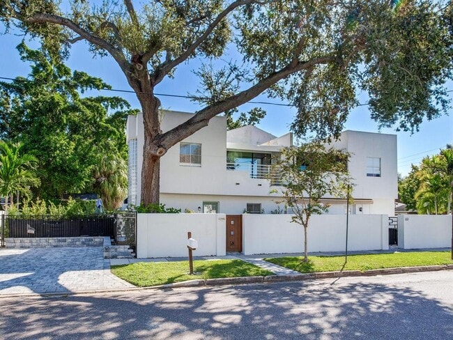 Photo - 3219 W San Juan St