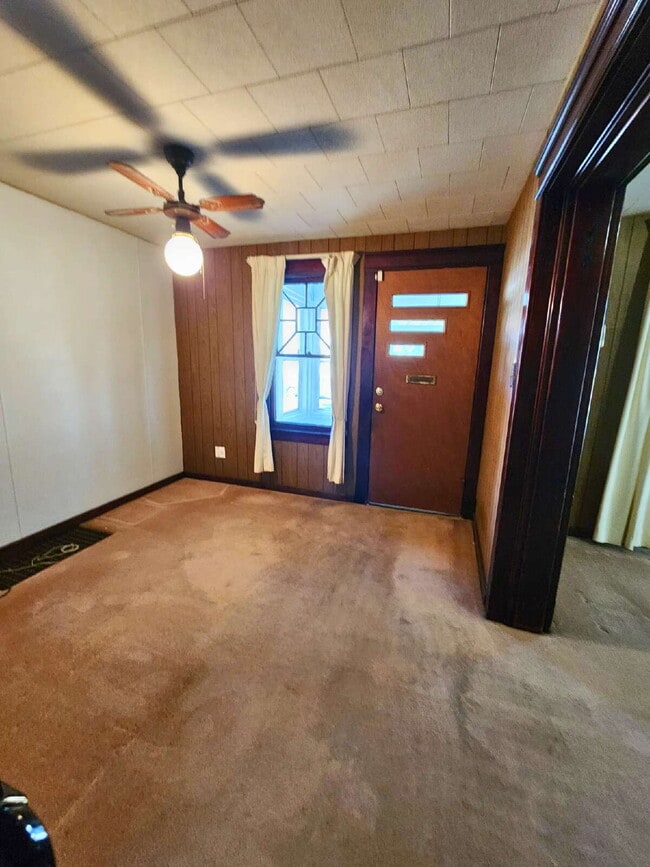 Photo - 4 bed 2 bath with 1st floor bedroom and ba...