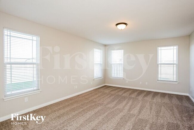 Photo - 688 S Parkway Ave