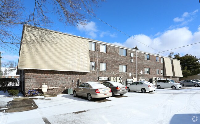 Primary Photo - 39 North St Apartments