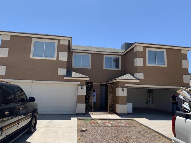 2511 E Pueblo Ave