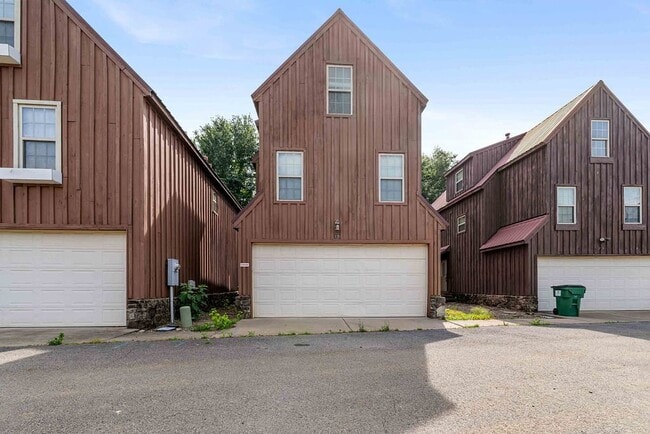 Building Photo - 76 Swinging Bridge Dr