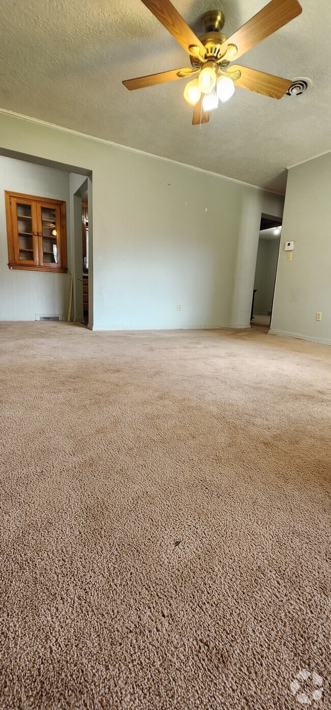 Building Photo - 819 East Ave S Rental