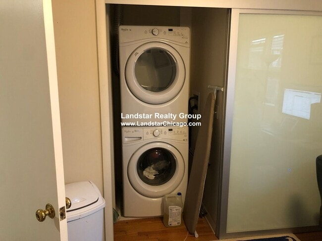 Building Photo - 1327 Chicago Ave Unit 404