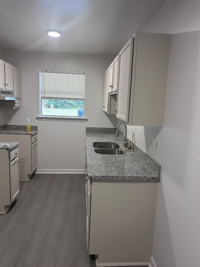 Building Photo - 50037 Kevin Dr