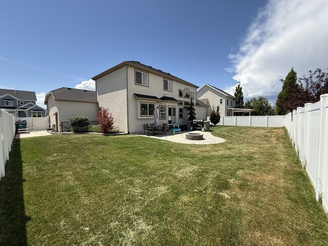 Photo - 744 W Ridgeline Dr
