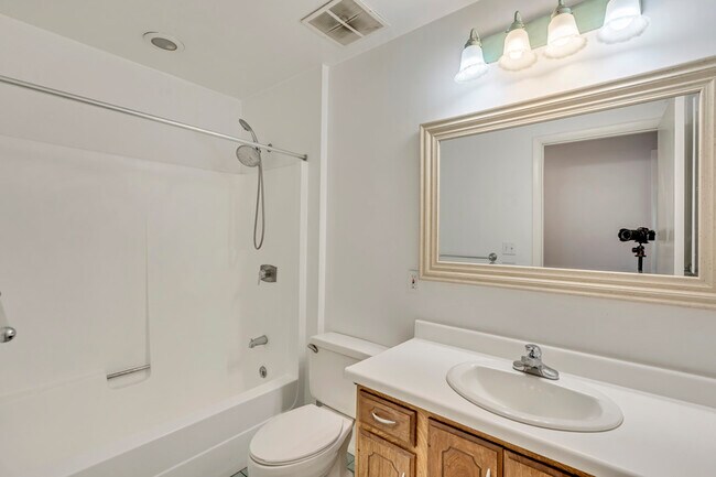 Photo - 2555 Elm Ave