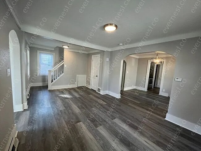 Photo - 3355 Curwood St