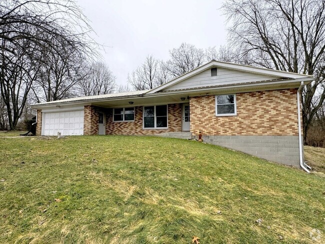 Building Photo - Country Living with a 3-Bedroom, 2-Bath Ho... Rental