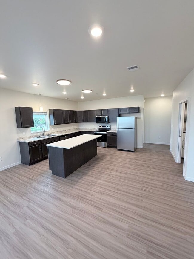 Photo - Highland Lakeview Apartments