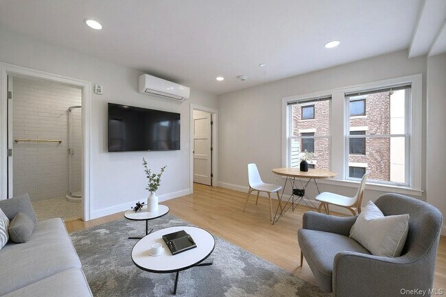 Photo - 584 Main St Unit 1