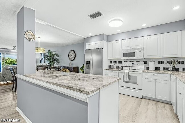 Building Photo - 600 Valley Stream Dr Unit F8