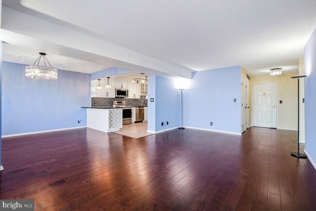 Photo - 5903 Mt Eagle Dr Unidad 1002