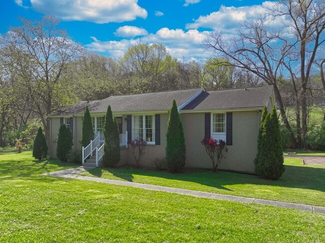 Photo - **FURNISHED ONE-SIDE-OF-A-DUPLEX HOME WITH BASEMENT STORAGE MINUTES FROM NASHVILLE WEST AND DOWNT...