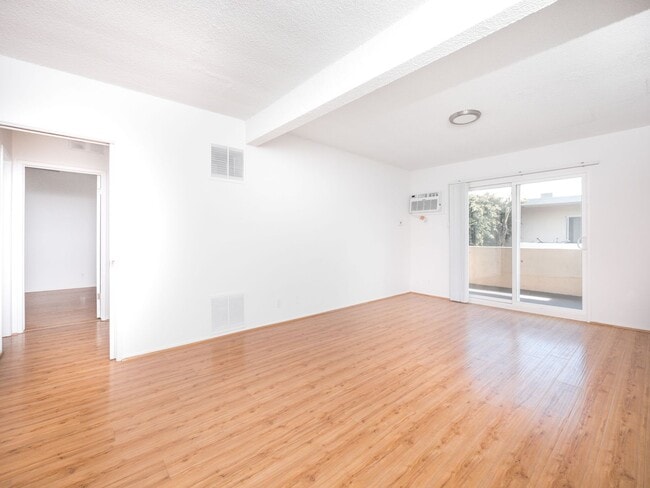 Photo - 1863 10th St.