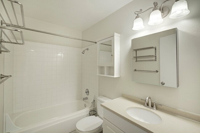 Photo - 1Bd/1Ba Mercer Island Condo Unit 42A