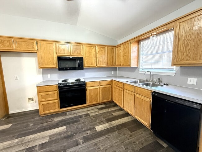 Photo - 2412 Cimmaron Dr