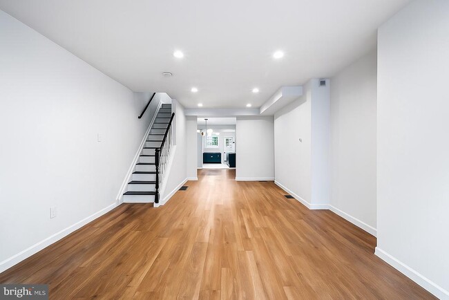 Building Photo - 2454 Amber St