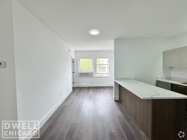 Building Photo - 1553 W Hollywood Ave Rental