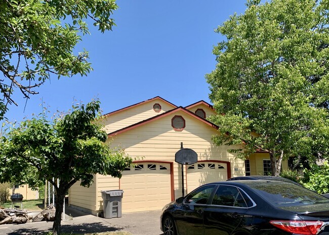 Building Photo - 917 NW Sycamore Ave Rental