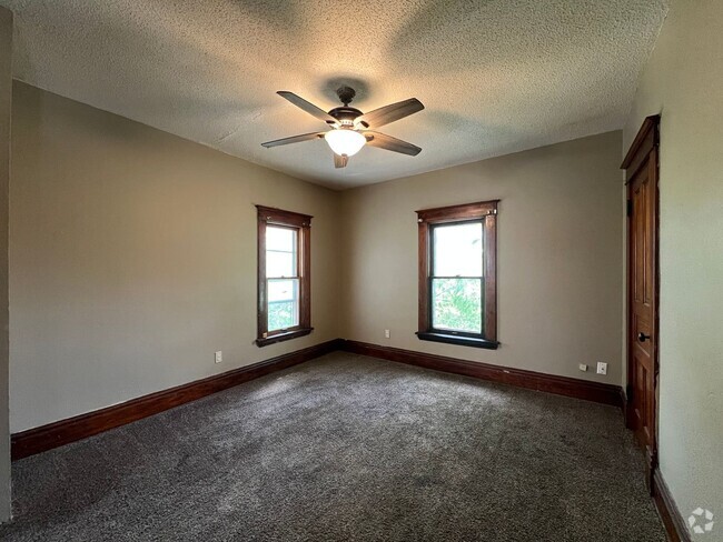 Building Photo - 919 3rd Ave N Unit = 919 1/2 3rd Ave North Rental