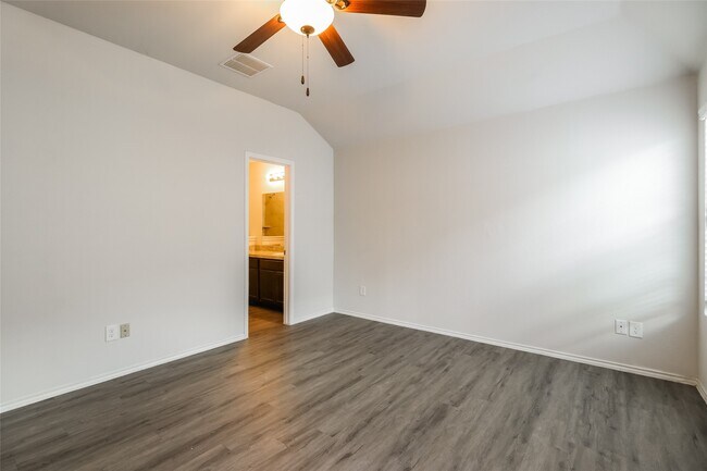 Photo - 433 Upper Creek Dr