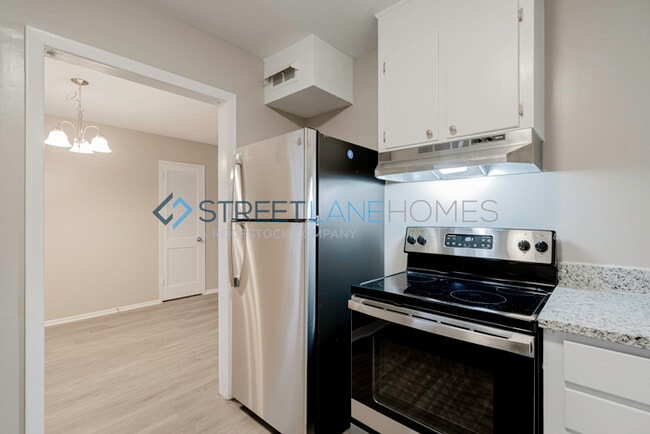 Photo - 656 Schroder Ave NE