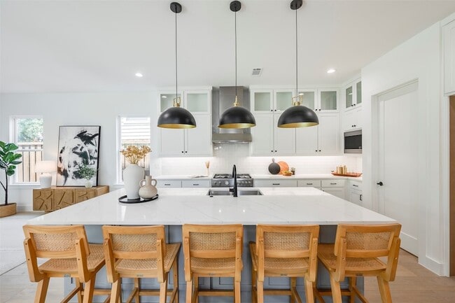 Photo - 5710 Vanderbilt Ave