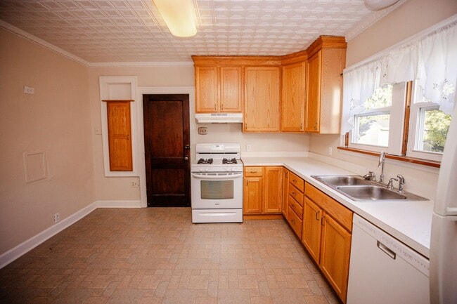 Photo - 1452 Rollins Rd Unit Lower