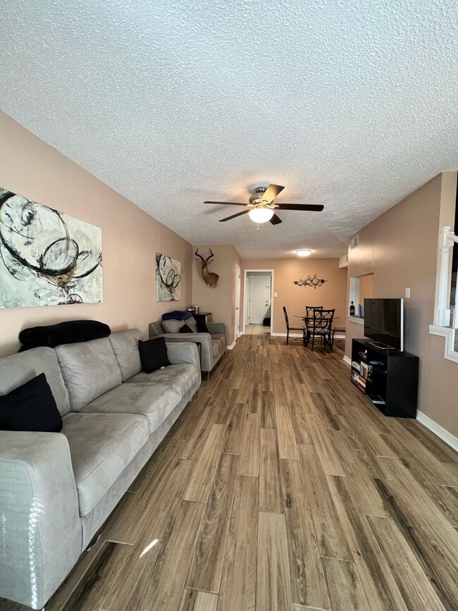 Photo - 829 E Boyd Dr Unidad Apt C