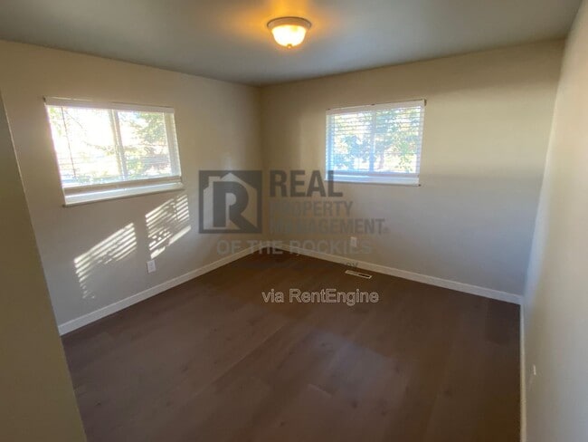 Photo - 700 Dawn Ave