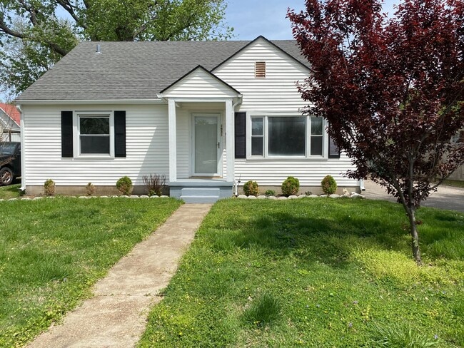 Building Photo - 1931 Cherokee Dr