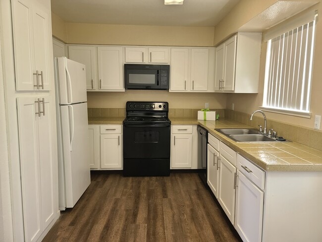 Renovated Kitchen - Golden Oak Apartments