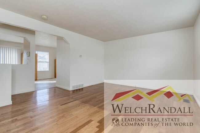 Photo - Spacious Townhome in Roy