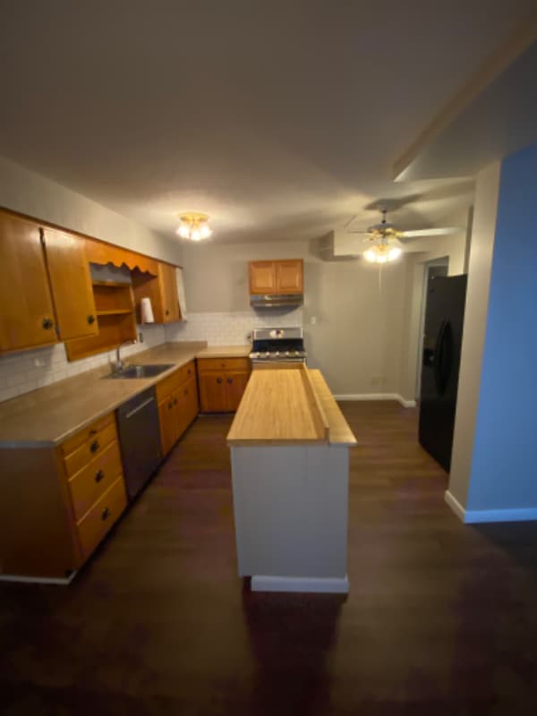 Building Photo - 305 E Main St Rental