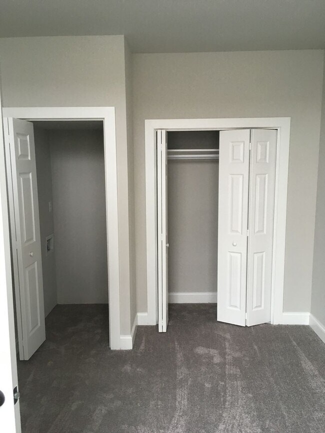 Photo - 238 N George St Unidad 201