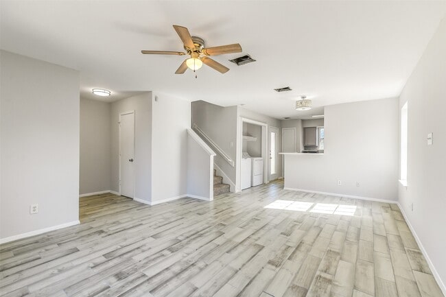 Photo - 10007 Emerald Creek Dr Unidad D