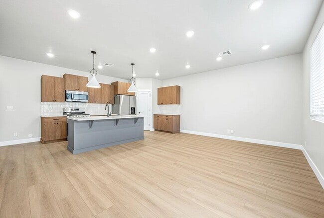 3983 Razor Dr
