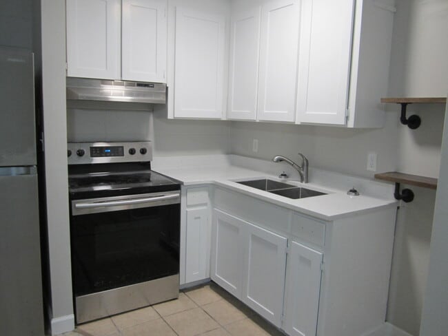 Photo - 109 Chicago Ave SE