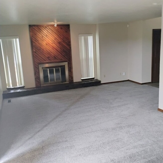 Photo - SPACIOUS DUPLEX IN DESIRABLE RIDGE AT SHADOWLAKE