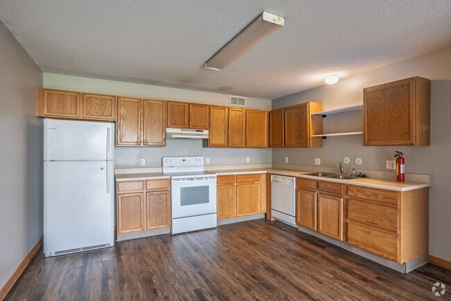 3BR, 2BA - 1,300SF - Kitchen - 802 Dickinson Ave